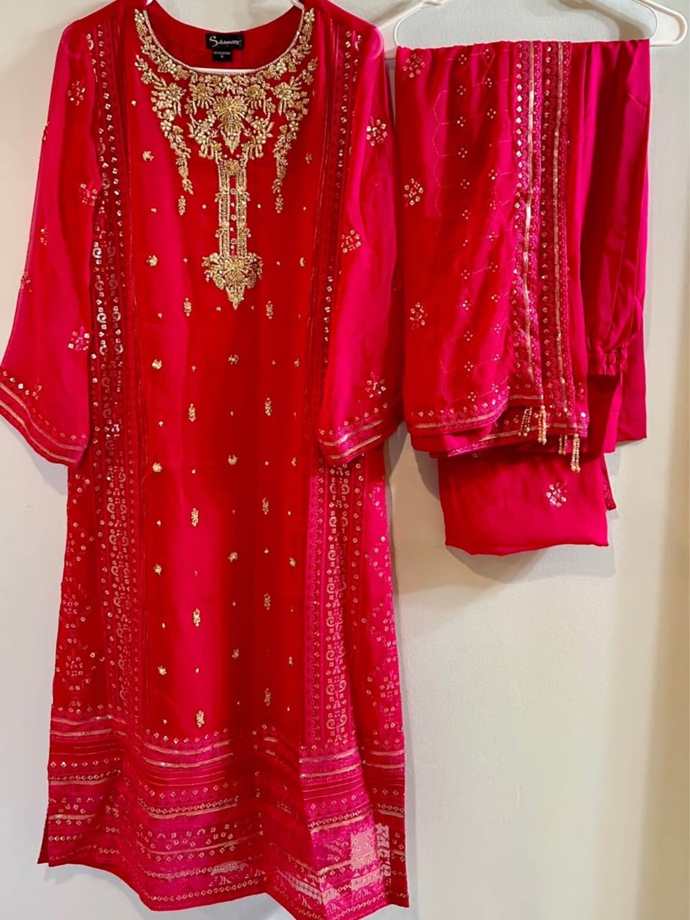Pakistani suit in Medium